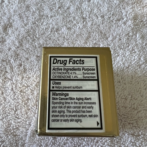 Elizabeth Arden Lift and Firm Eye Cream - Picture 2 of 2